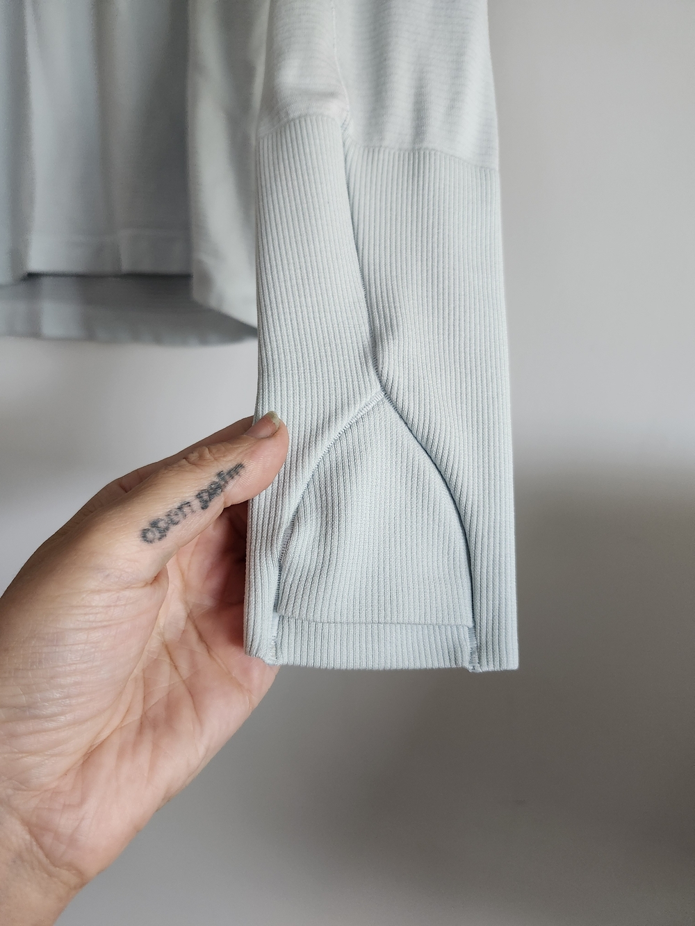 💙 Lululemon Swiftly Tech Long-Sleeve Shirt 2.0 | Size 6 | Light Blue - Picture 3 of 5